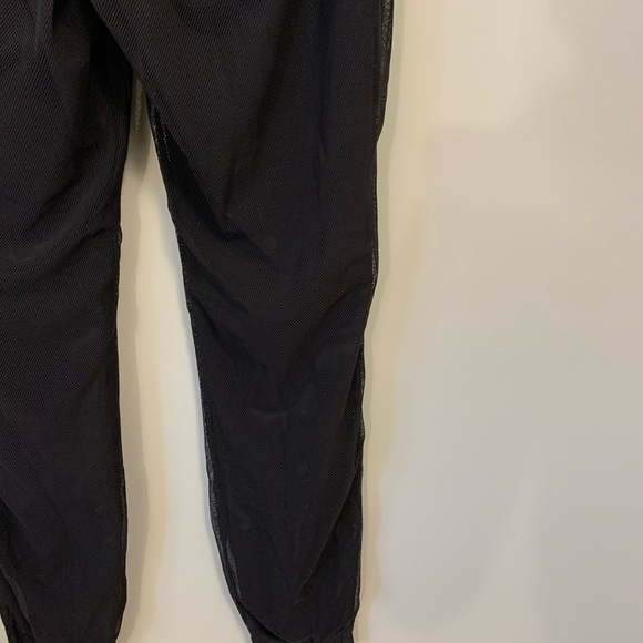 𝅺lululemon Athletica Mesh Jogger Pants - Black - Size 4 - Picture 8 of 16
